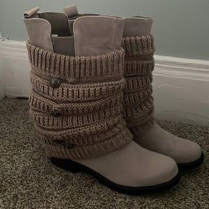 NWT Muk Luk Stone Alissa boot size 9